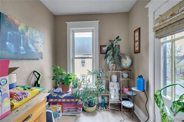 33 Downing Street, Buffalo, NY 14220