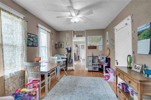 33 Downing Street, Buffalo, NY 14220