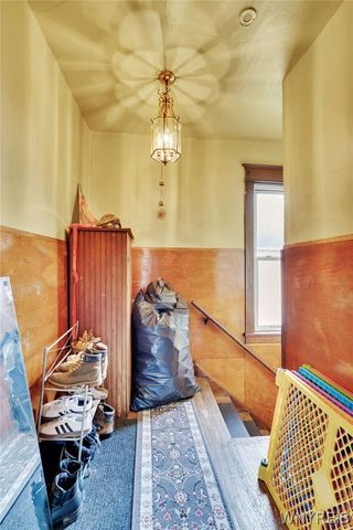 33 Downing Street, Buffalo, NY 14220