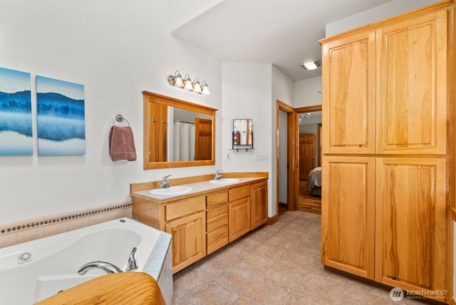 29220 42nd Avenue E, Graham, WA 98338