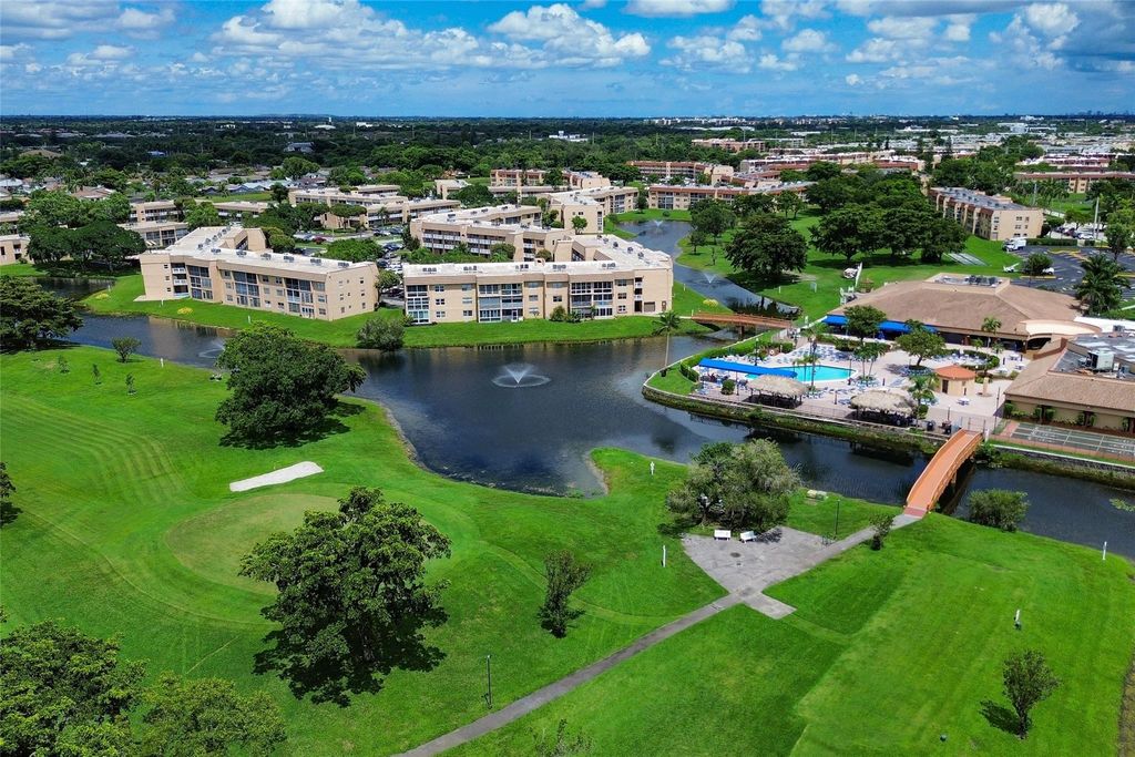 9460 Sunrise Lakes Blvd 202, Sunrise, FL 33322