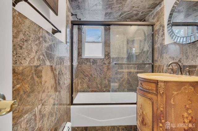 26 Windsor Terrace E, Freehold, NJ 07728