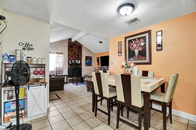 8642 Flower Path Street, Houston, TX 77044