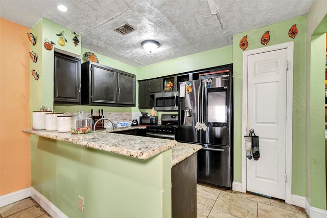8642 Flower Path Street, Houston, TX 77044