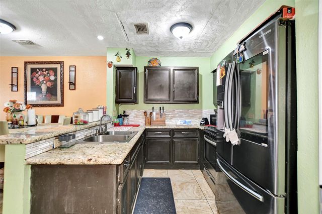 8642 Flower Path Street, Houston, TX 77044