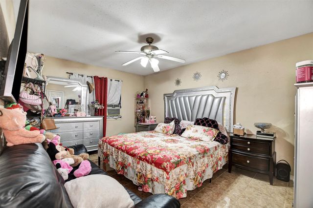 8642 Flower Path Street, Houston, TX 77044