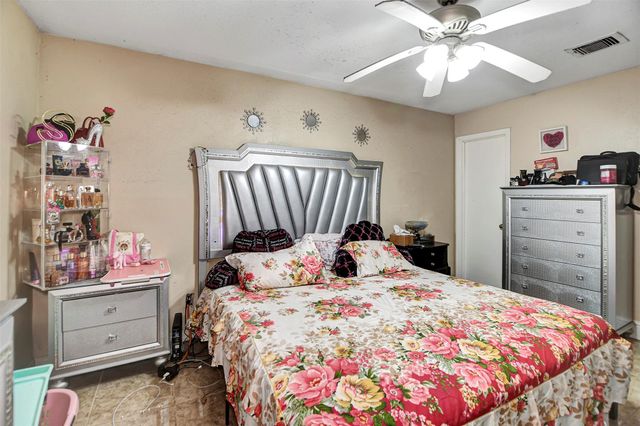8642 Flower Path Street, Houston, TX 77044