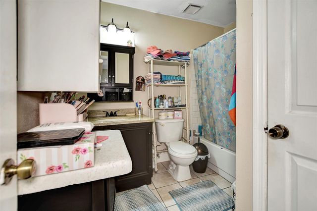 8642 Flower Path Street, Houston, TX 77044