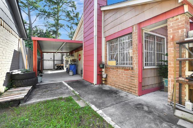 8642 Flower Path Street, Houston, TX 77044