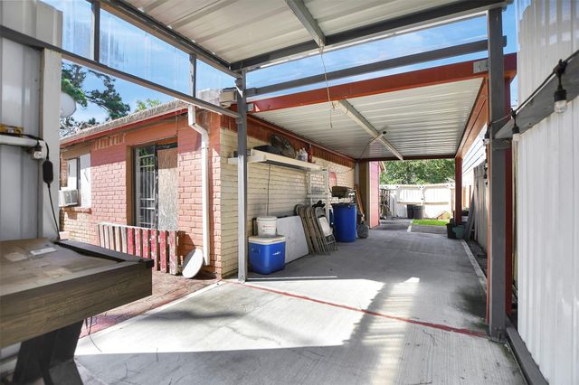 8642 Flower Path Street, Houston, TX 77044