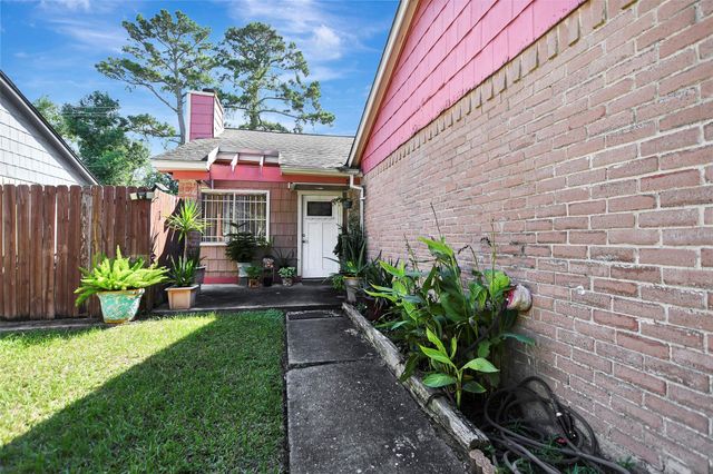 8642 Flower Path Street, Houston, TX 77044