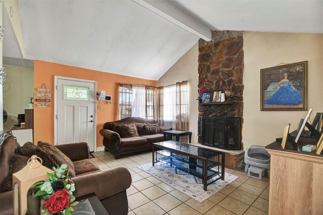 8642 Flower Path Street, Houston, TX 77044