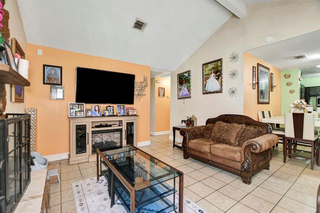 8642 Flower Path Street, Houston, TX 77044