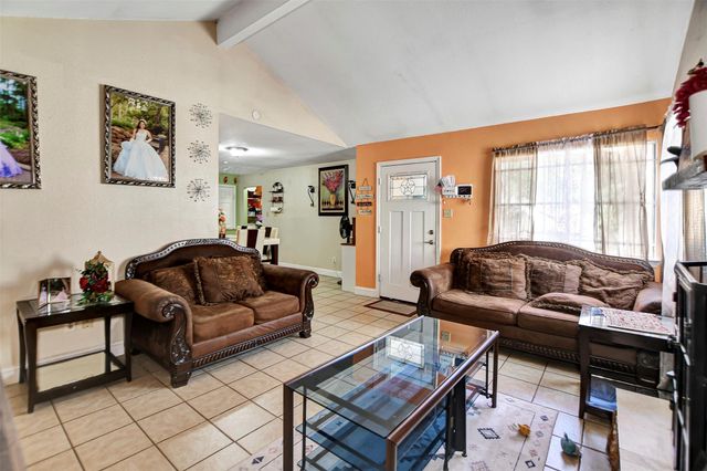 8642 Flower Path Street, Houston, TX 77044