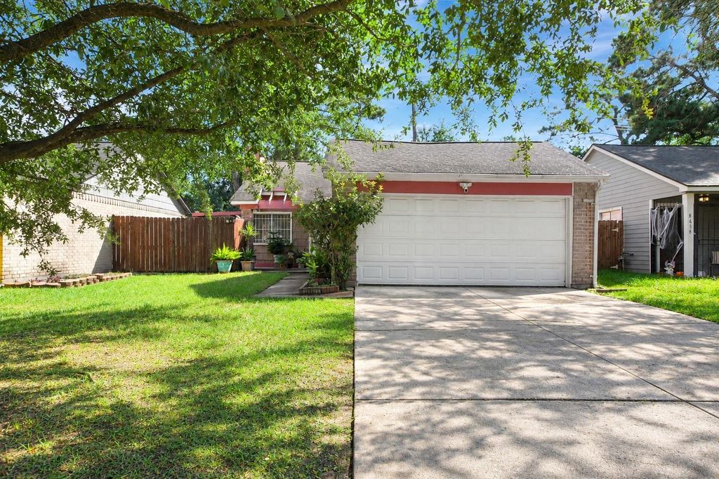8642 Flower Path Street, Houston, TX 77044