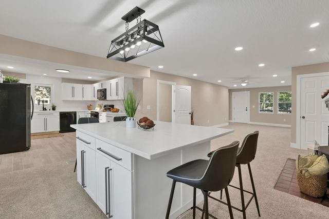 459 Lakeshore Drive E, Hebron, OH 43025
