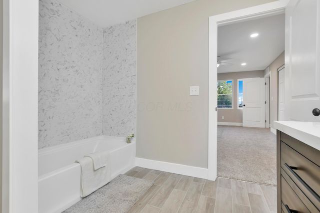 459 Lakeshore Drive E, Hebron, OH 43025