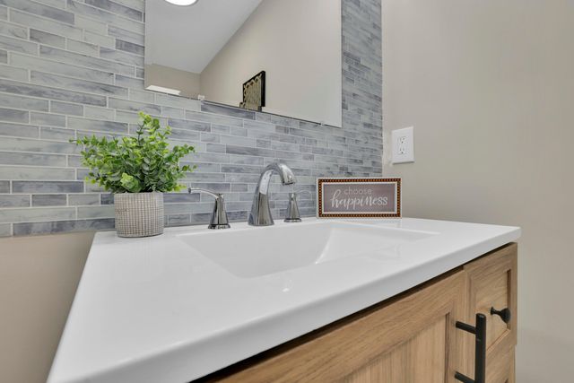 459 Lakeshore Drive E, Hebron, OH 43025