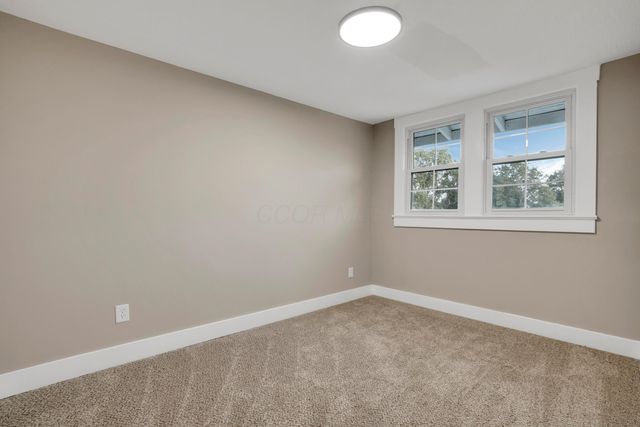 459 Lakeshore Drive E, Hebron, OH 43025