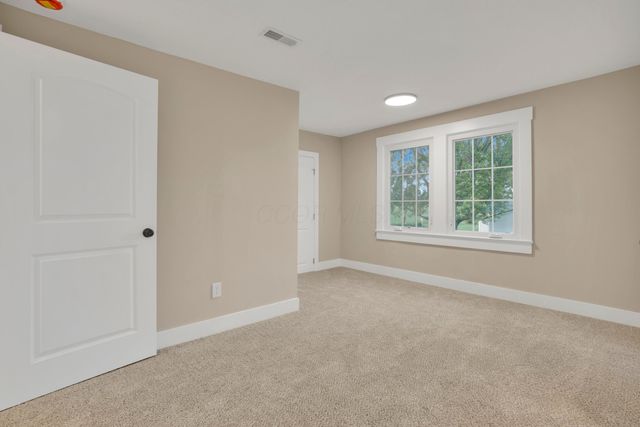 459 Lakeshore Drive E, Hebron, OH 43025