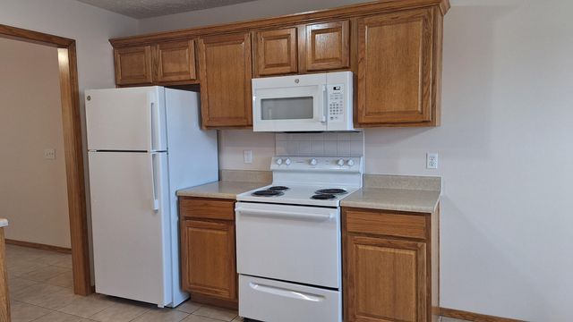 1305 E Hampton Drive, Ozark, MO 65721