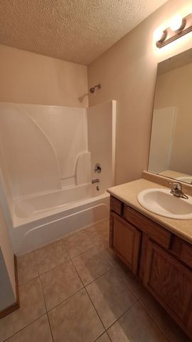 1305 E Hampton Drive, Ozark, MO 65721