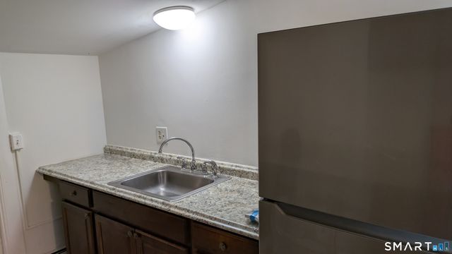 657 Naugatuck Avenue 2nd floor, Milford, CT 06461