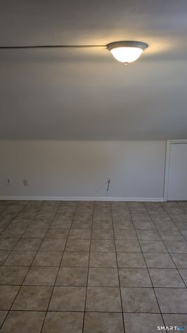 657 Naugatuck Avenue 2nd floor, Milford, CT 06461