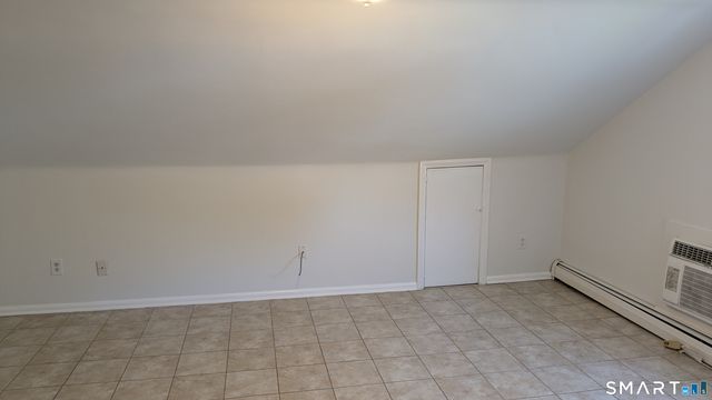 657 Naugatuck Avenue 2nd floor, Milford, CT 06461