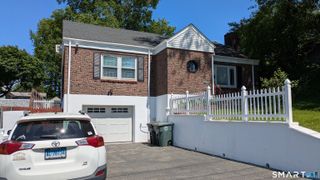 657 Naugatuck Avenue 2nd floor, Milford, CT 06461