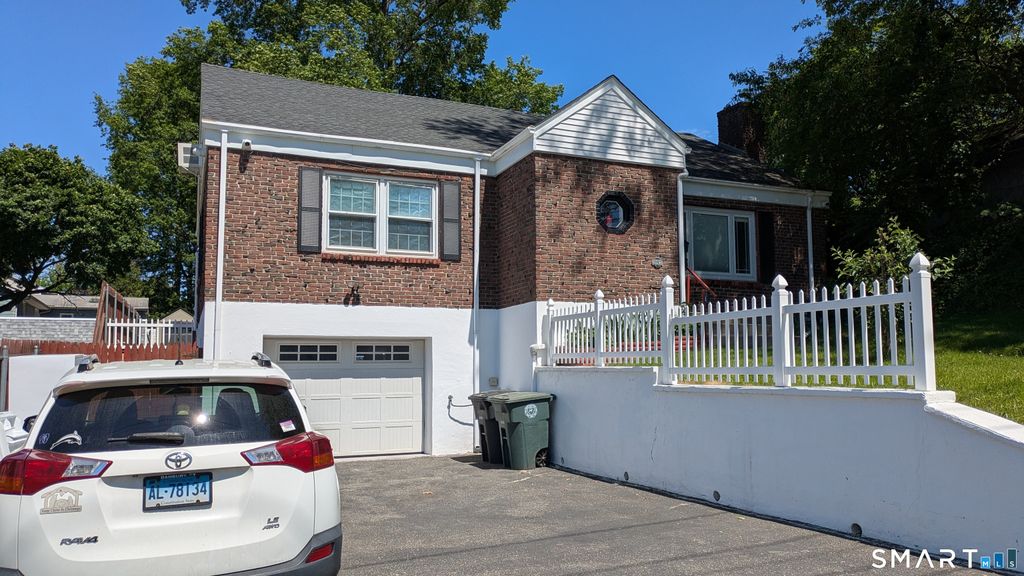 657 Naugatuck Avenue 2nd floor, Milford, CT 06461