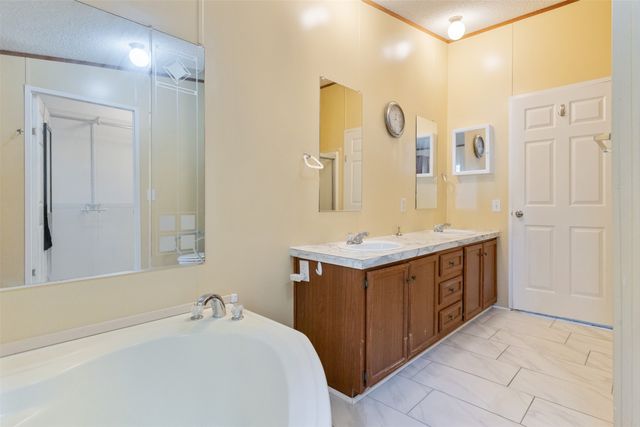 234 W Acres Road, Mabank, TX 75156