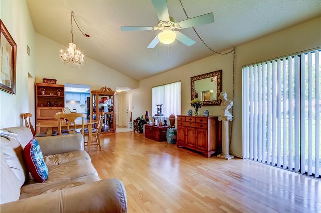 9537 86TH AVENUE 9537, Seminole, FL 33777