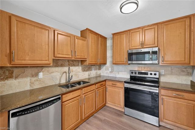3656 Suntrust DR, Fort Myers, FL 33916