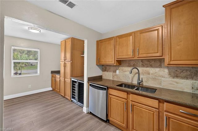 3656 Suntrust DR, Fort Myers, FL 33916