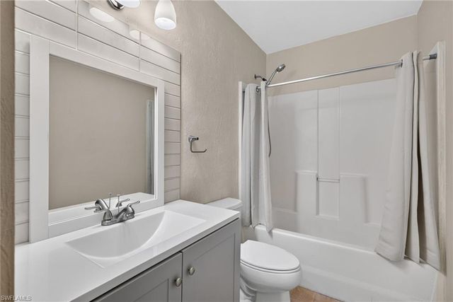 3656 Suntrust DR, Fort Myers, FL 33916