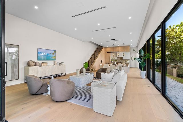 723 Lake Avenue N, Delray Beach, FL 33483