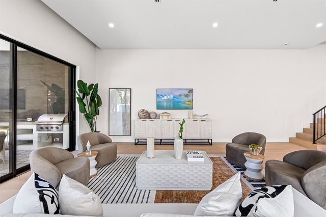 723 Lake Avenue N, Delray Beach, FL 33483