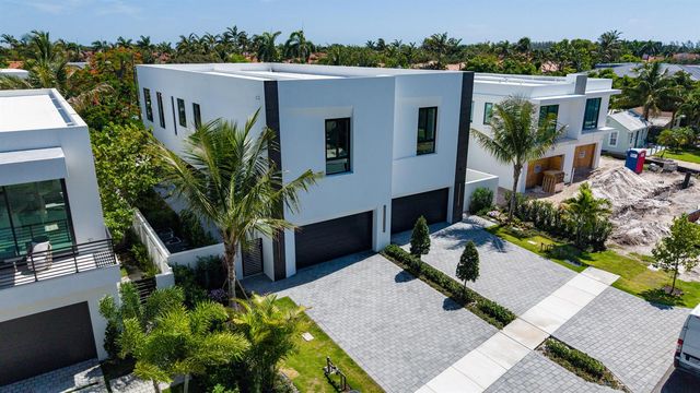 723 Lake Avenue N, Delray Beach, FL 33483