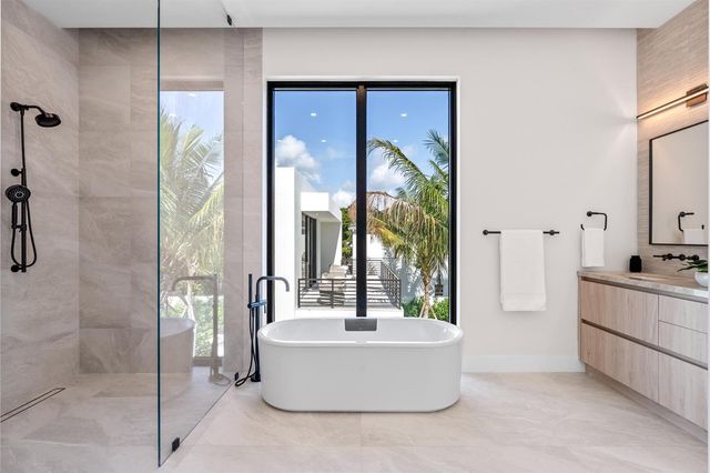 723 Lake Avenue N, Delray Beach, FL 33483