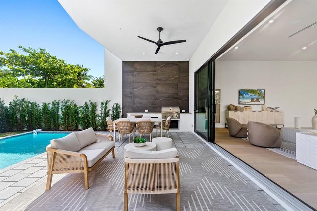 723 Lake Avenue N, Delray Beach, FL 33483