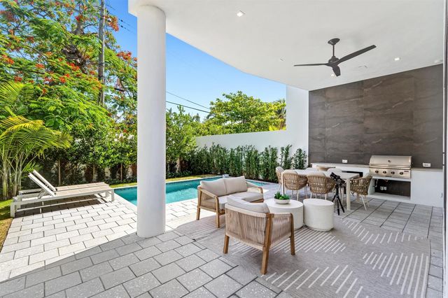 723 Lake Avenue N, Delray Beach, FL 33483