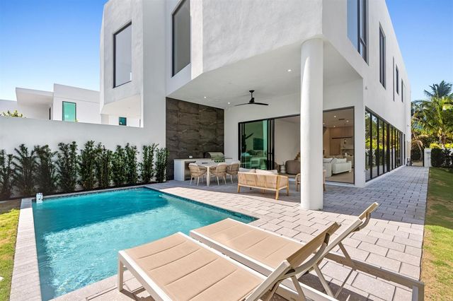 723 Lake Avenue N, Delray Beach, FL 33483