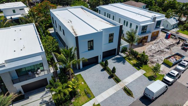723 Lake Avenue N, Delray Beach, FL 33483