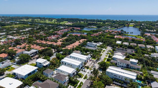 723 Lake Avenue N, Delray Beach, FL 33483