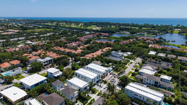 723 Lake Avenue N, Delray Beach, FL 33483