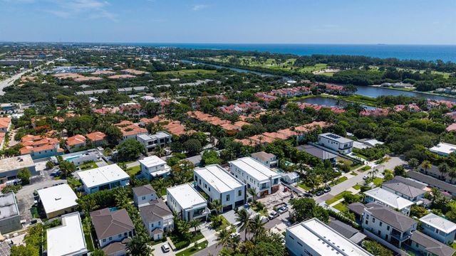 723 Lake Avenue N, Delray Beach, FL 33483