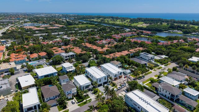 723 Lake Avenue N, Delray Beach, FL 33483