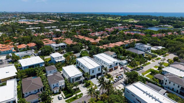 723 Lake Avenue N, Delray Beach, FL 33483