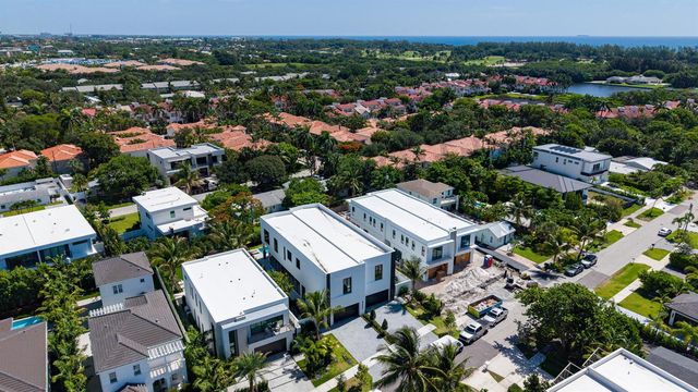723 Lake Avenue N, Delray Beach, FL 33483